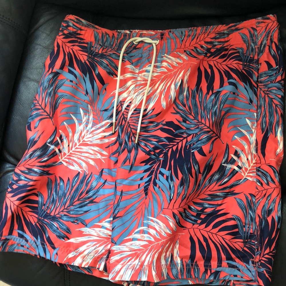 Men’s swim trunks